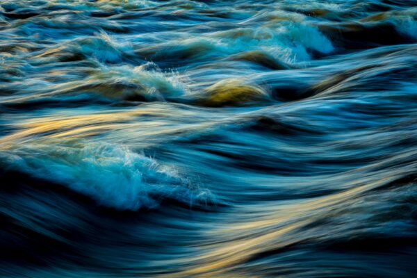 Water Waves 4K Wallpaper