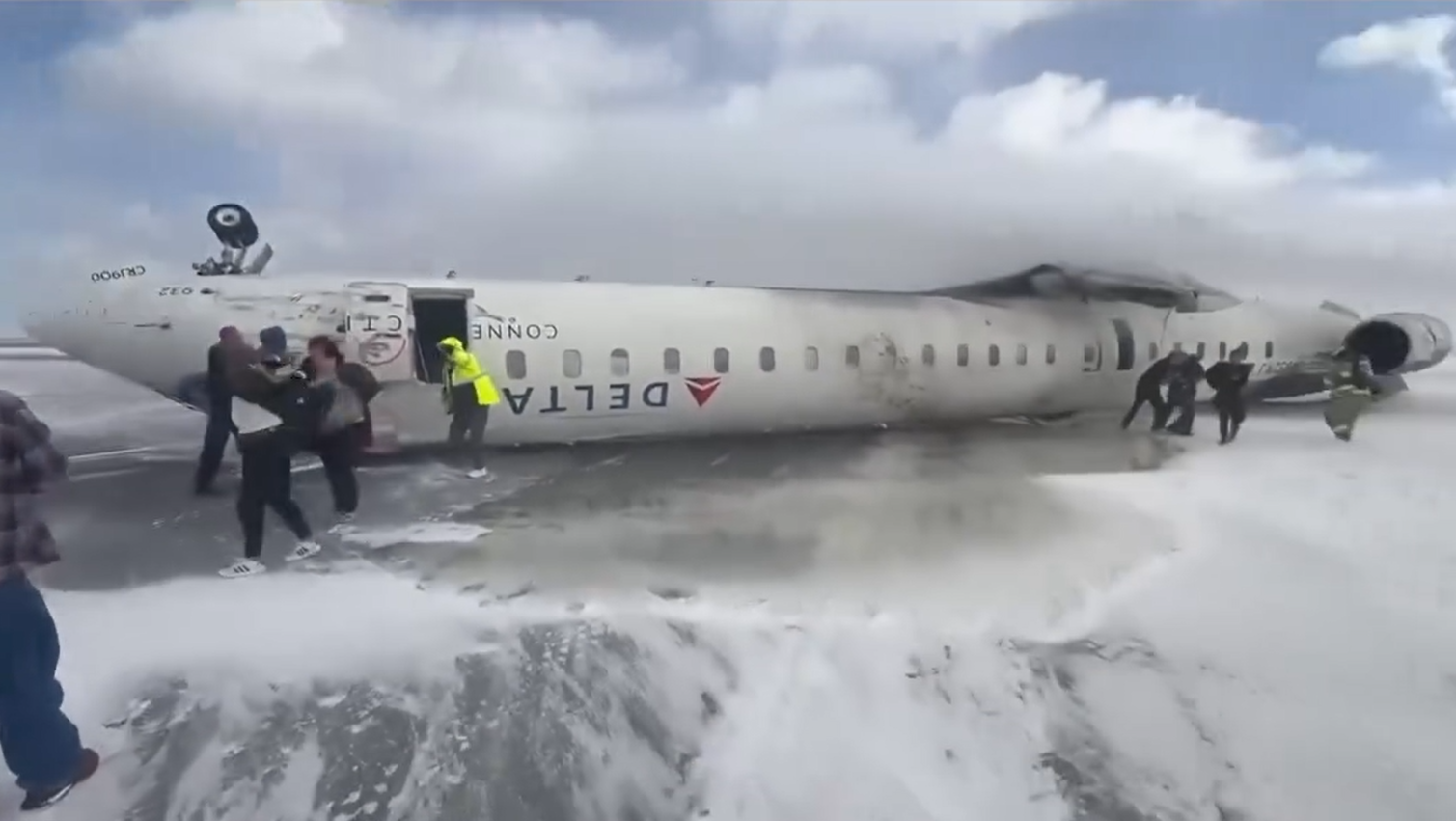 Delta Offers Compensation to Passengers After Crash Landing